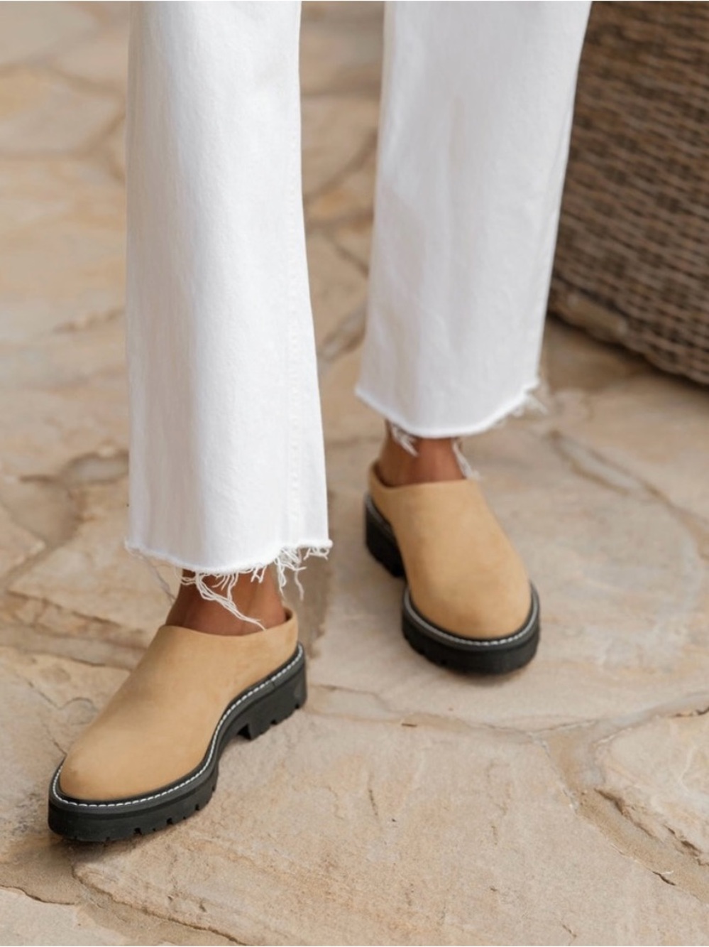 Jenni Kayne Women's Oiled Leather Lug Sole Mules Sand Beige Tan Chunky Sz 39/8